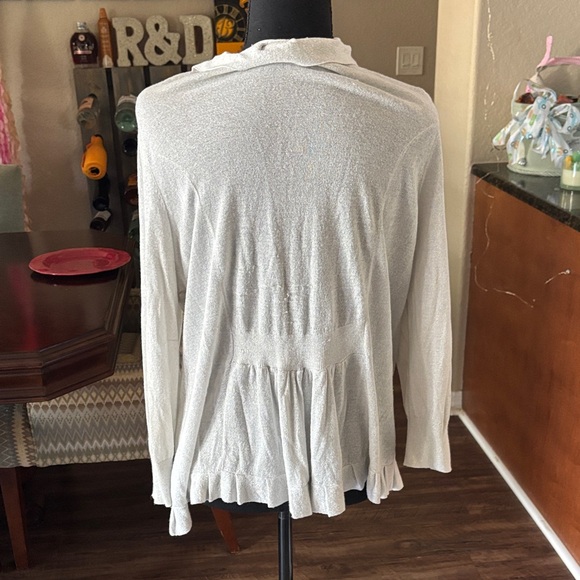 Source Unknown White Ruffled Shrug - Picture 4 of 4